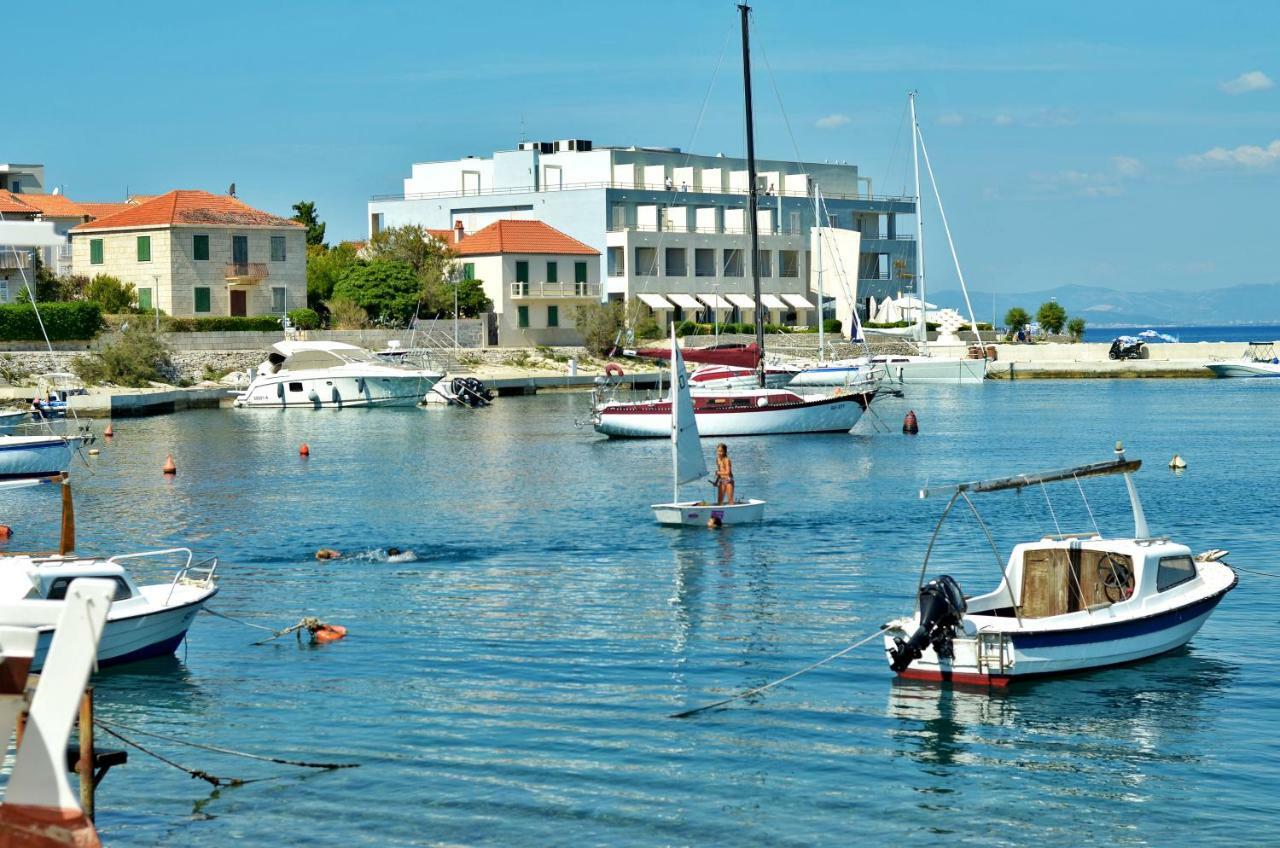 Lozna Residence Postira Εξωτερικό φωτογραφία